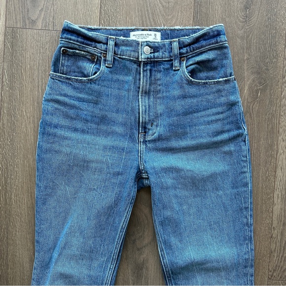 Abercrombie Ultra High Rise Vintage Flare Jean Size 25 Short - Picture 5 of 15